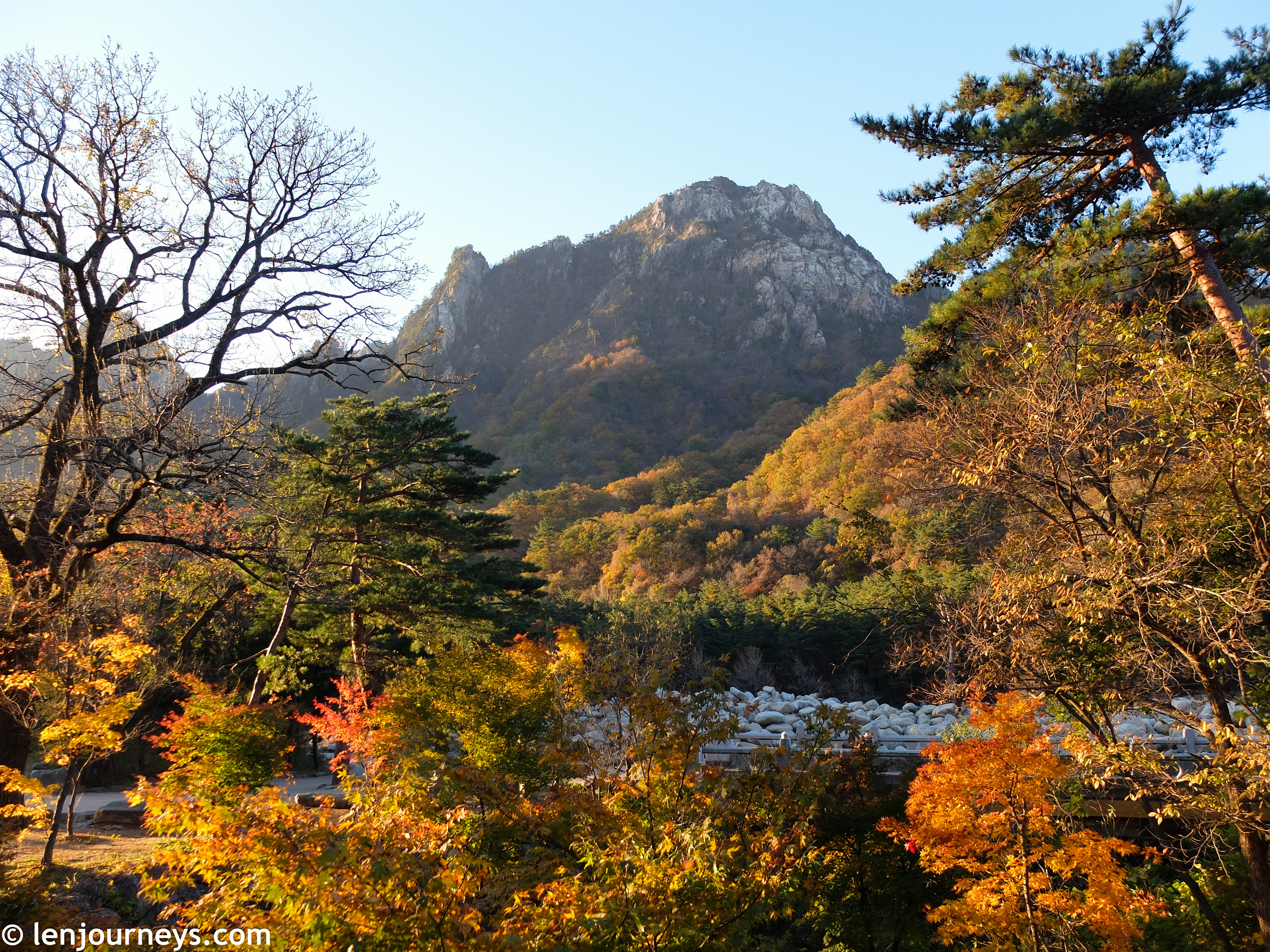 Golden hour at Seoraksan