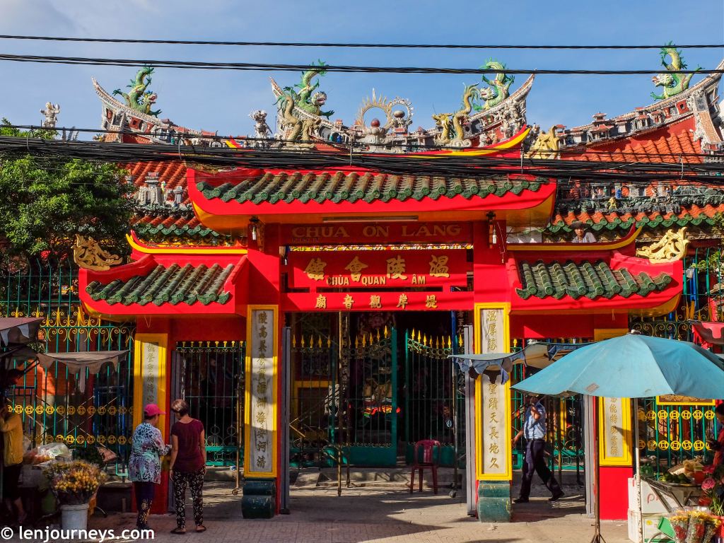 On Lang Temple - one of the most popular Chinese temples in Saigon
