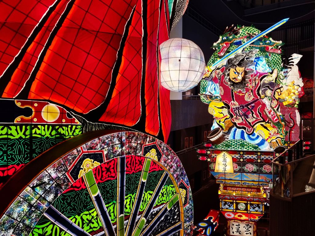 The gigantic lantern floats of Goshogawara