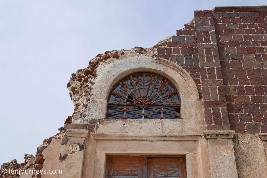 Remnants of an old mansion in Oia