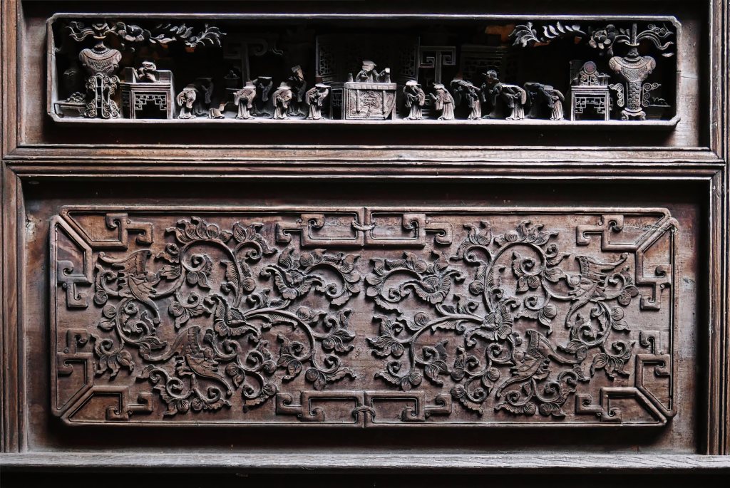Fine wood decorations in Lucun