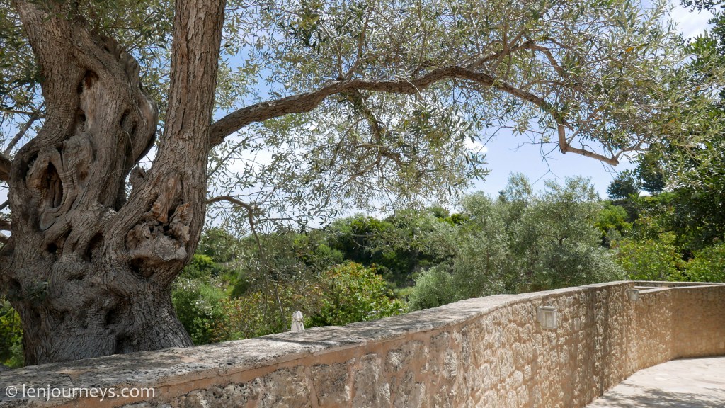 Stone walls at the Kapsaliana Village Hotel