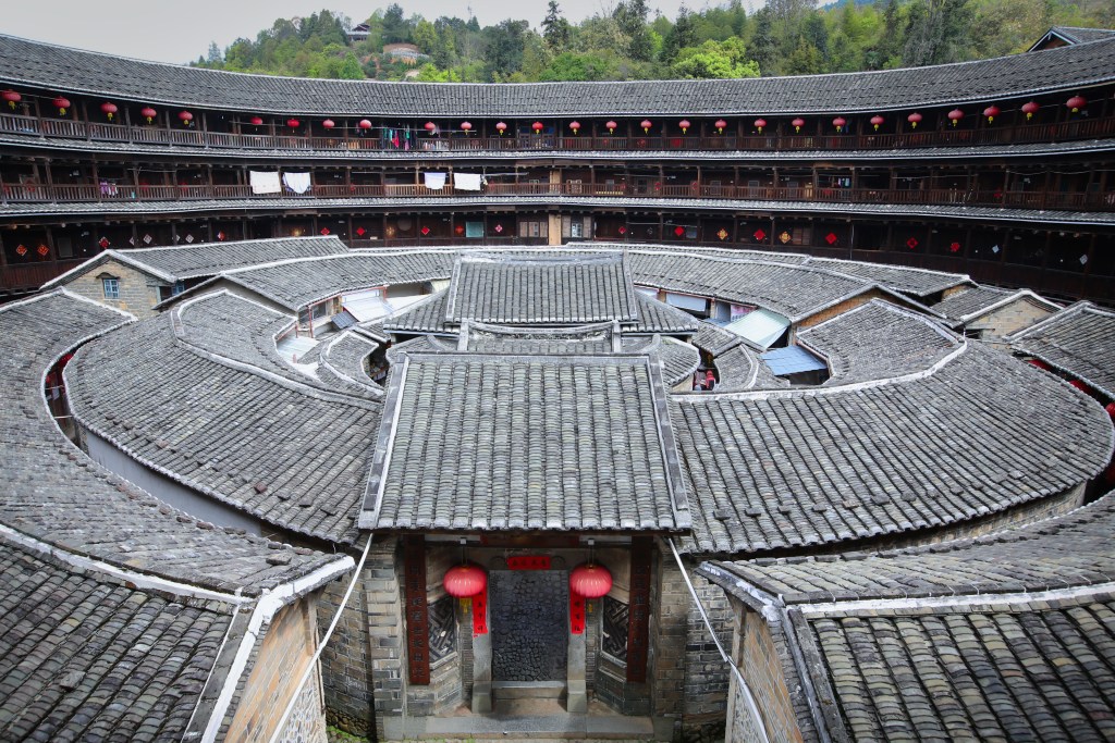 The four concentric rings of Chengqilou