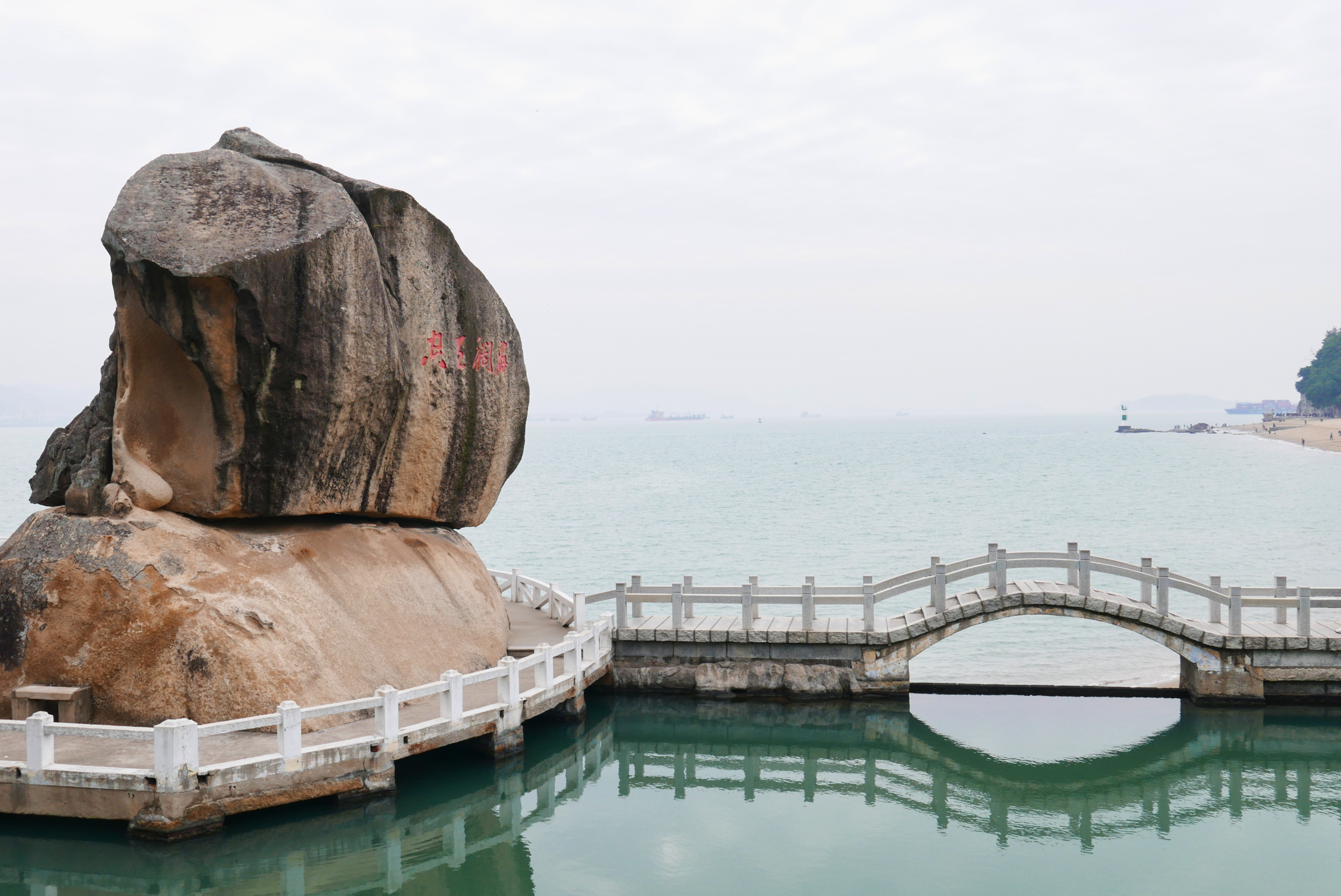 The bridge in Shuzhuang Garden