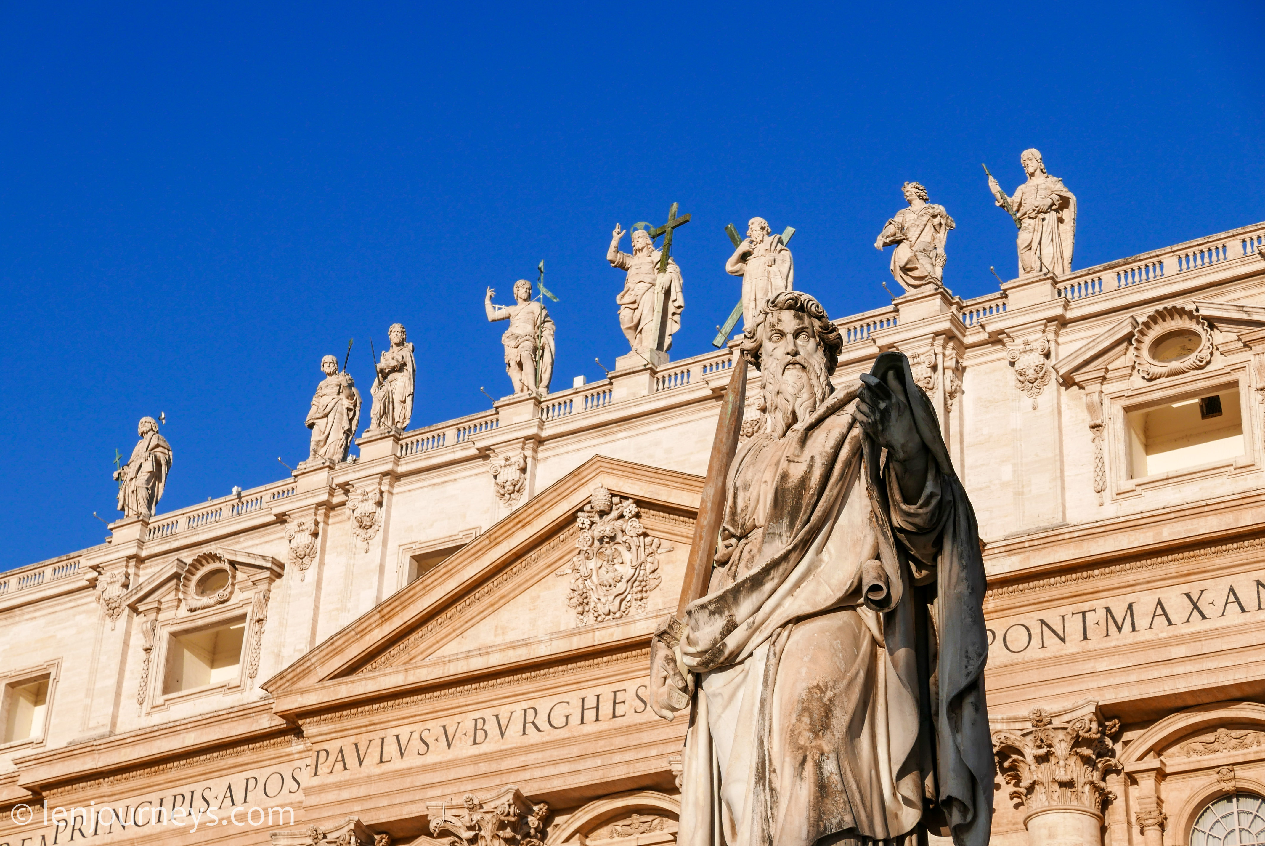 The saint sculptures on the facade